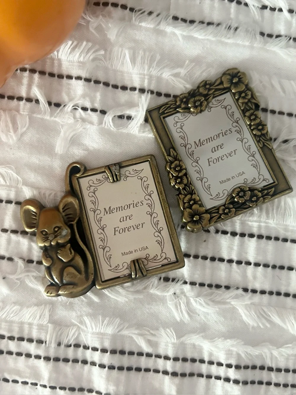 Set of 2 Vintage Mini Brass Mouse Rose Picture Frames Trinket Shelf